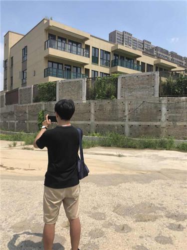 南京一高档小区幼儿园建成2年未开园:无路入园