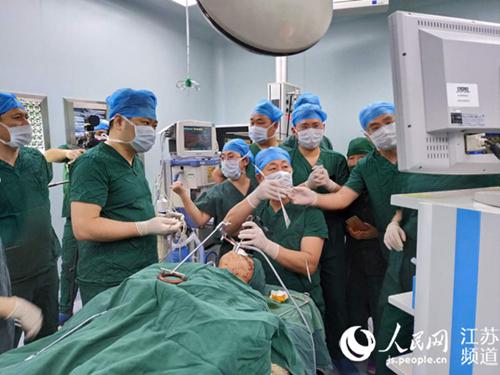 生死竞速！响水爆炸玻璃卡喉伤者：我的脖子不漏风了