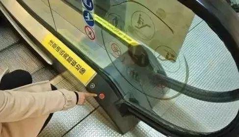 自动扶梯"生吞"一男子 网友脊背发凉:我也这么做过