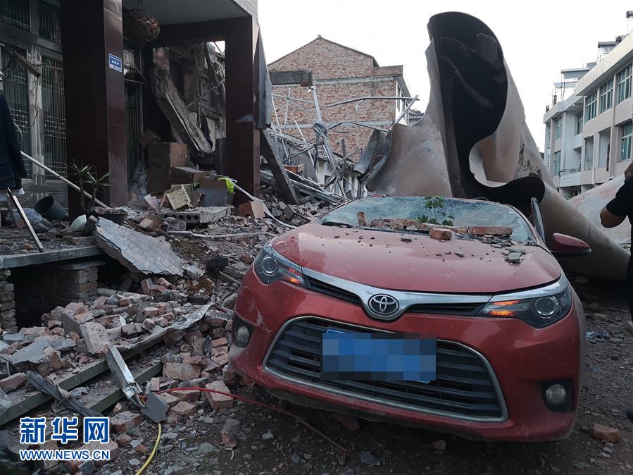 　　这是6月13日拍摄的浙江温岭一槽罐车爆炸事故现场。新华社发