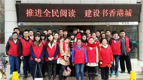 (中间歪头俏皮的程凯同学,第一排左起第三个女生)