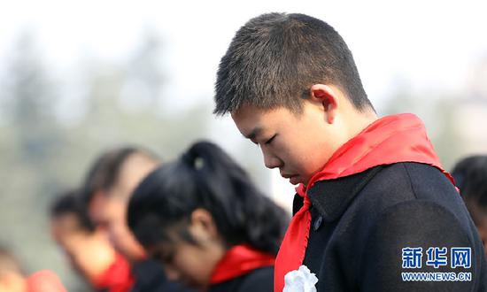 南京大屠杀国家公祭现场人员肃立默哀