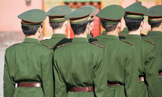 99年出生的学生拒服兵役被开除 户籍加注拒服兵役字样