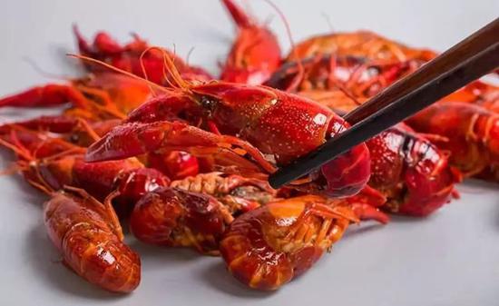 贪吃小龙虾可能过敏！哪些人不宜？吃货必看