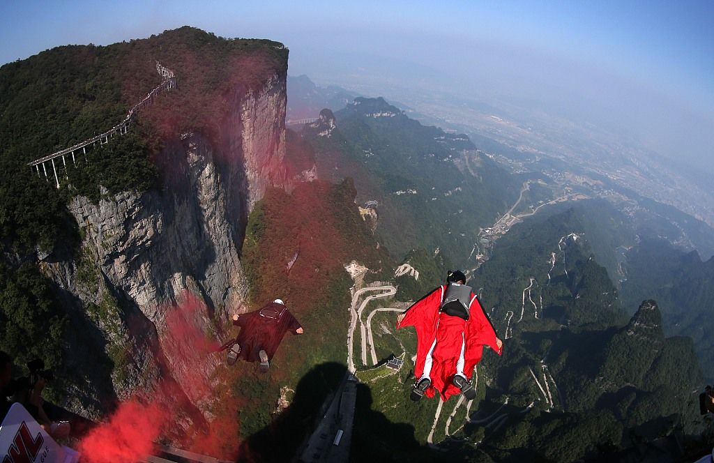2019年9月6日,湖南张家界天门山,2019翼装飞行世界锦标赛次日赛况。图片来自视觉中国