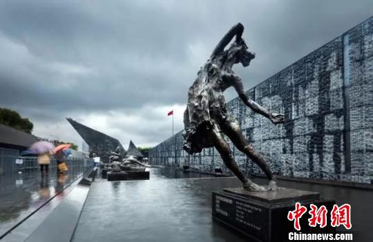 吴为山拟将《南京大屠杀组雕》创作稿捐给南京