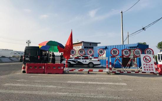 响水化工园区仍处于警戒状态,需要通行证才能进入。 新京报记者林子摄