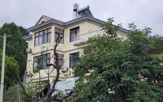 9岁女童和两名租客最后的夏天