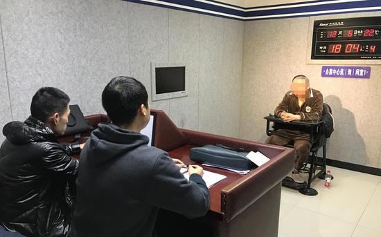 南通警方审讯施某某。 受访者供图