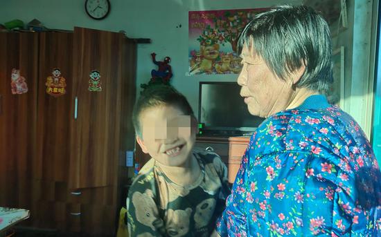 1月16日，天贝和张桂贞在家中。