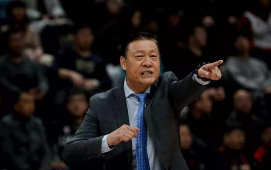 郭士强郭艾伦叔侄吵架上热搜 当教练真的太难了