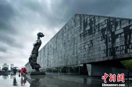 吴为山拟将《南京大屠杀组雕》创作稿捐给南京