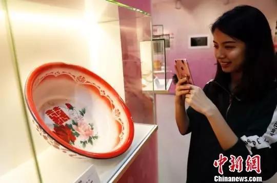 娶媳妇要花多少彩礼？这个地方竟然不用给钱