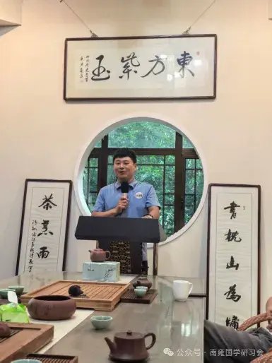 南京大学南京校友会副会长兼秘书长、南京华章教育校长胡亚军总结致辞
