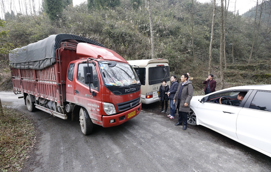 乡村道路进出艰难