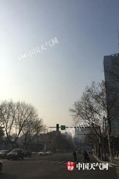 今天,南京天气晴朗。