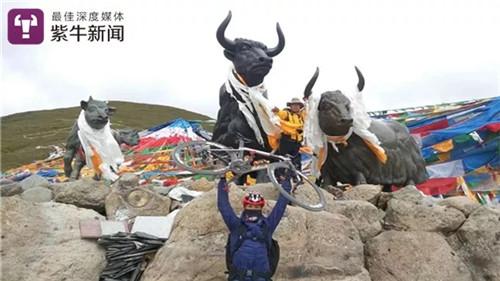 【吕旭东和藏区人民在一起】