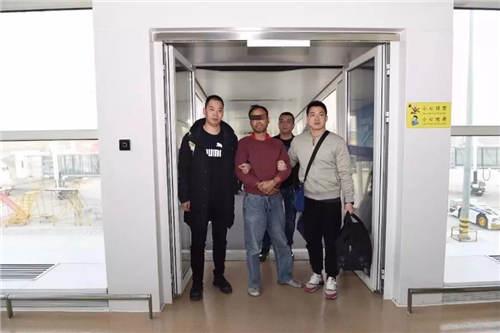 酒后吐真言露马脚,抢劫者没反抗就落网