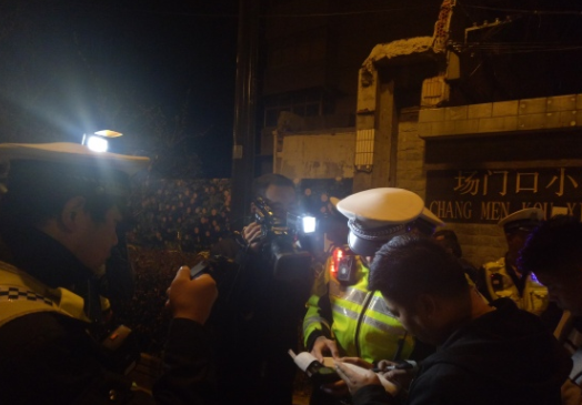 全警上路 严查严打严重交通违法