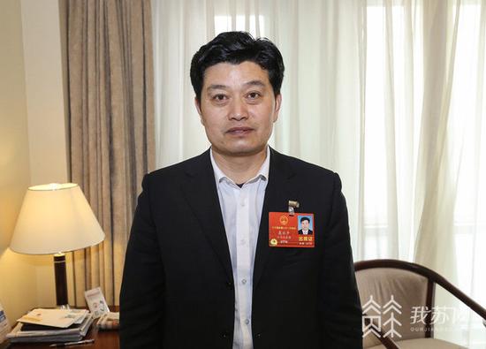 第一次戴上代表胸卡,纪录下这个重要时刻!
