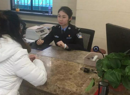 小夫妻去离婚却发现结婚证是假的 破镜重圆再