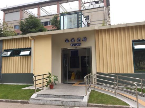 阳光广场公厕