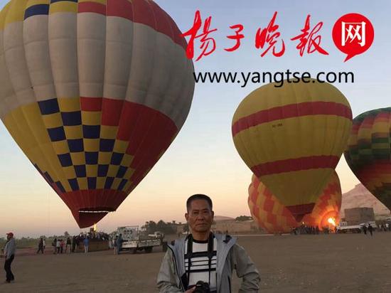渡过尼罗河去乘热气球。