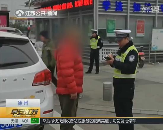 男子帮妻开车20米 因无证驾驶被重罚