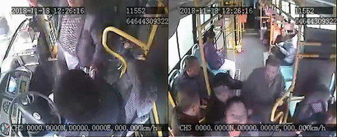 无锡一醉酒男乘客因公交过站纠缠拉扯司机 多名乘客上前制止