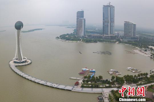 航拍西太湖揽月湾。西太湖又称滆湖,是苏南仅次于太湖的第二大湖泊。 泱波 摄