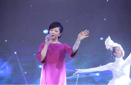 万人相亲大会向爱出发 磊磊娜娜邓煌浪漫助阵