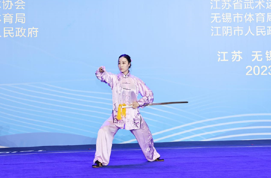 国家“体育运动荣誉奖章”获得者,全国武术太极拳/太极剑冠军,2023年第十六届世界武术锦标赛太极剑冠军戴丹丹——《自选太极剑》