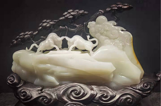 作品《拓荒牛》
