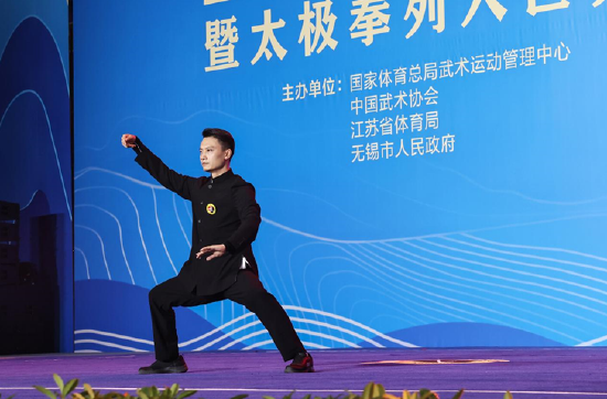 国家“体育运动荣誉奖章”获得者,全运会、亚运会、世锦赛冠军,2008年北京奥运会男子太极拳、太极剑全能冠军吴雅楠——《陈式太极拳》