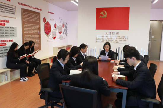 工行无锡江阴支行“劳模”带头宣讲党的二十大精神