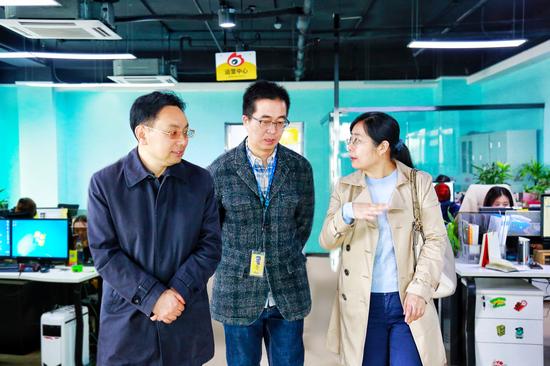 中央统战部八局领导调研新浪江苏 召开新媒体代表人士座谈会