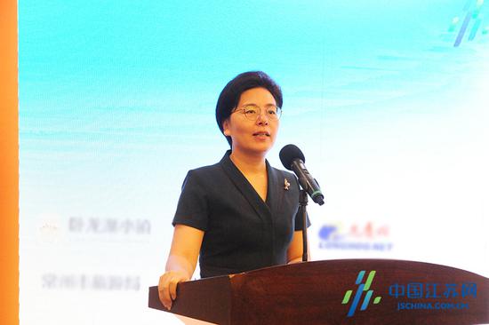 江苏省委宣传部副部长、省委网信办主任徐缨宣布江苏站采访活动启动