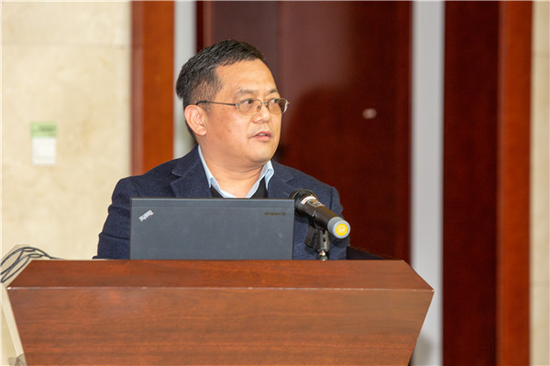 中心副主任任旭华教授作中心工作报告