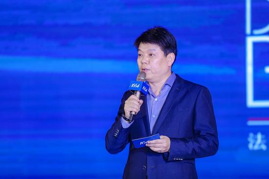 (嘉士伯国际品牌东区副总经理刘开锦先生发表了热情洋溢的讲话)