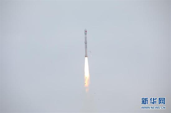 11月28日7时52分,我国在太原卫星发射中心用长征四号丙运载火箭,成功将高分十二号卫星发射升空。卫星顺利进入预定轨道,任务获得圆满成功。 新华社发(郑逃逃 摄)