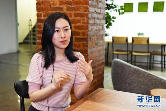 2019年12月11日,留学生求职学习平台offerbang.io创始人邹鲁秦在美国纽约接受新华社记者专访。 新华社记者 李睿 摄