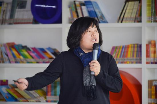 常州柏乐•爱萝卜机器人活动中心创始人沈莲老师为大家带来《走近 2020 AI 新时代》主题分享
