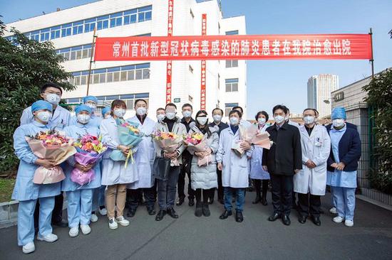 常州首批2名新型冠状病毒感染的肺炎患者在常州市第三人民医院出院