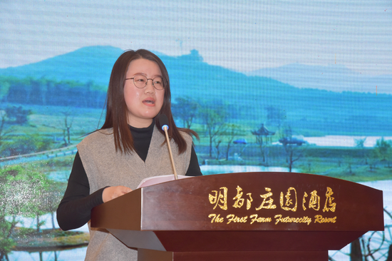 记者代表徐鑫发言