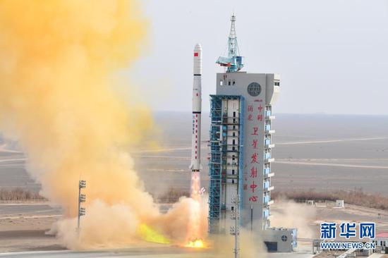 3月13日10时19分,我国在酒泉卫星发射中心用长征四号丙运载火箭,成功将遥感三十一号04组卫星发射升空,卫星进入预定轨道。新华社发(汪江波 摄)