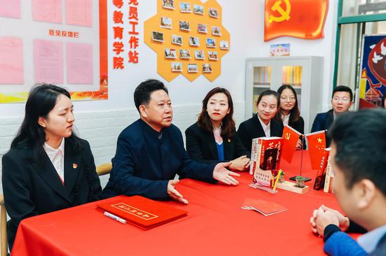 陈颖书在天华初等教育学院接受“初心向党,献礼百年”专题访谈(2021年4月)
