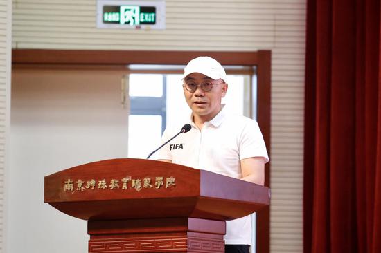 江苏省新联会副会长、阳光心汇心公益基金会常务理事长陈剑光先生