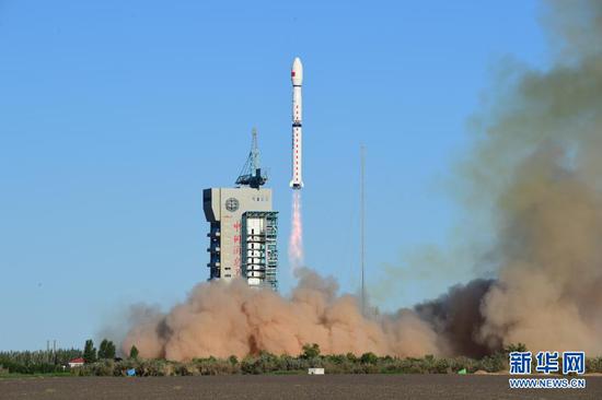7月5日7时28分,我国在酒泉卫星发射中心用长征四号丙运载火箭,成功将风云三号05星送入预定轨道,发射任务获得圆满成功。新华社发(汪江波 摄)