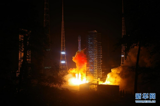 8月6日0时30分,我国在西昌卫星发射中心用长征三号乙运载火箭,成功将中星2E卫星发射升空,卫星顺利进入预定轨道,发射任务获得圆满成功。新华社发(郭文彬 摄)