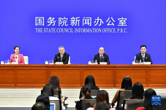 9月10日,国务院新闻办公室在北京举行新闻发布会,请国家互联网信息办公室副主任赵泽良,中共浙江省委常委、省委宣传部部长朱国贤,浙江省桐乡市委书记齐力介绍2021年世界互联网大会乌镇峰会有关情况及筹备工作进展,并答记者问。新华社记者 李鑫 摄